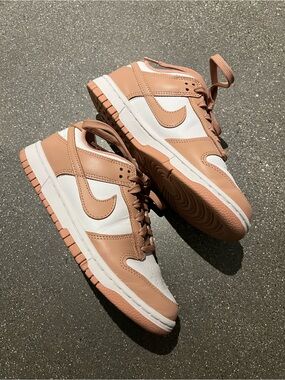Nike Women’s Low Top Sneakers White and Light Brown